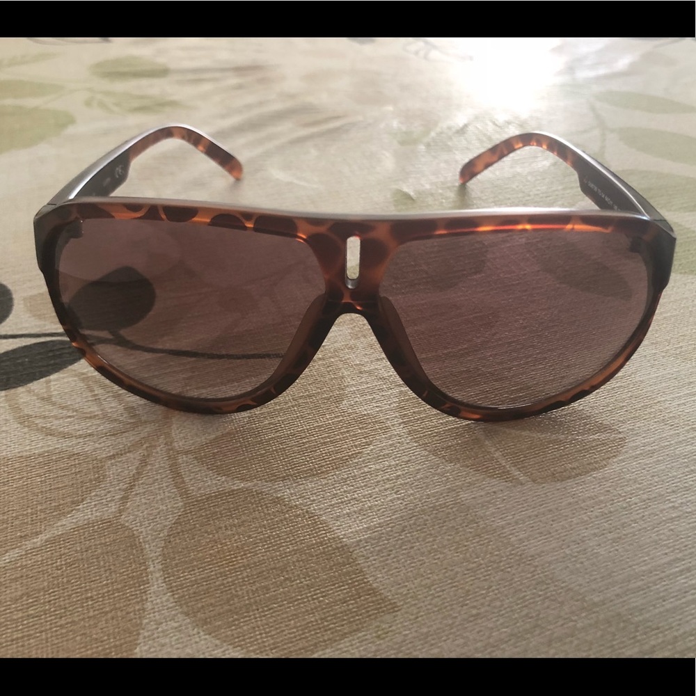 Guess Aviator Sunglasses 🕶